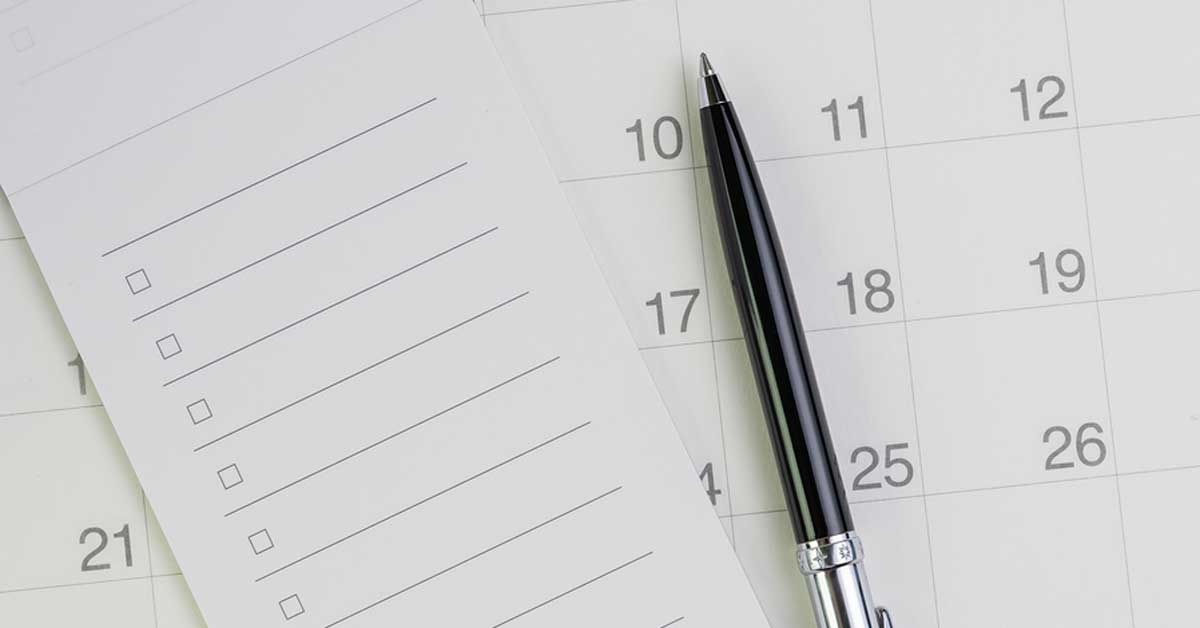 checklist and calendar representing college recruiting checklist